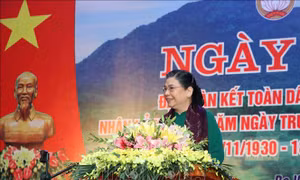 Phó Chủ tịch Thường trực Quốc hội Tòng Thị Phóng dự Ngày hội Đại đoàn kết tại phường Thụy Khuê, Hà Nội
