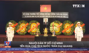 Người dân TP Hồ Chí Minh tiễn đưa Chủ tịch nước Trần Đại Quang