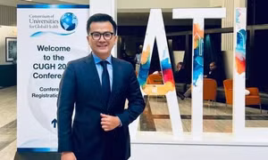 GS.TS Trần Xuân Bách nhận Giải thưởng Lãnh đạo đổi mới y tế toàn cầu 2025