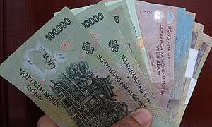 Vợ chồng người Mông trả lại gần 27 triệu đồng nhặt được trên đường
