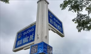 Lắp đặt thí điểm bảng mã QR trên các trụ chỉ đường giúp tra cứu thông tin