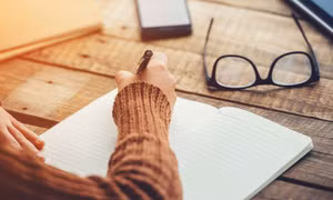 Món quà bất ngờ và đầy ý nghĩa cậu học trò nhỏ tại Đức dành tặng thầy giáo