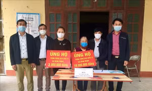 Cụ bà 87 tuổi ở Hưng Yên dành tiền trợ cấp ủng hộ phòng chống dịch COVID-19