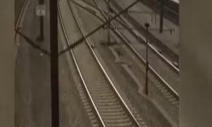 Khoảng 630 hành khách bị mắc kẹt trên tàu tại Đức