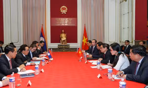 Thủ tướng Phạm Minh Chính gặp Thủ tướng Lào Phankham Viphavanh