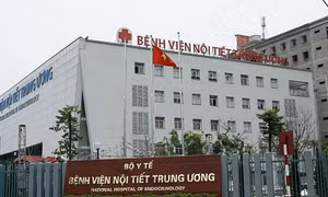 Truy tố 4 bị can đánh Giám đốc Bệnh viện Nội tiết Trung ương 'nứt xương vòm sọ' 