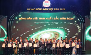 Chủ tịch Quốc hội dự lễ tôn vinh Nông dân Việt Nam xuất sắc, HTX tiêu biểu toàn quốc 2024