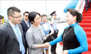 Chủ tịch Quốc hội Nguyễn Thị Kim Ngân tới Giang Tô, bắt đầu thăm chính thức Trung Quốc