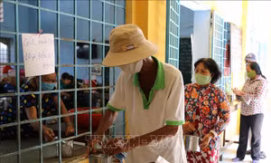 Ấm lòng người nghèo trong mùa dịch COVID-19