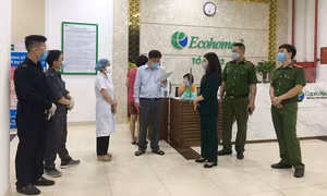 Hà Nội: Cách ly y tế tại 2 tòa nhà có ca dương tính với SARS-CoV-2