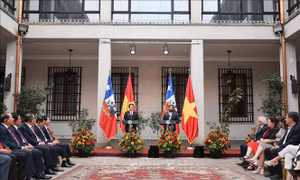 Chủ tịch nước Lương Cường và Tổng thống Chile Gabriel Boric gặp gỡ báo chí