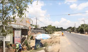 Gia Lai: Hàng chục hộ dân ở Ia Sao không muốn mở đường gom dân sinh do gần sông suối dễ ngập lụt