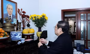Thủ tướng Phạm Minh Chính dâng hương tưởng niệm cố Thủ tướng Phạm Văn Đồng, Đại tướng Võ Nguyên Giáp