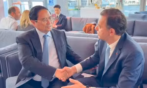 Thủ tướng Phạm Minh Chính gặp Thủ tướng Bồ Đào Nha Luis Montenegro