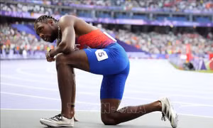 Olympic 2024: 'Tia chớp tốc độ' Noah Lyles giành huy chương dù mắc COVID-19