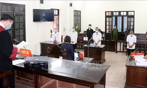 Hành hung cán bộ phòng chống dịch COVID-19, 4 đối tượng lĩnh 30 tháng tù giam
