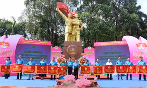 Biểu dương nhiều công nhân ở Bình Dương học tập và làm theo Bác