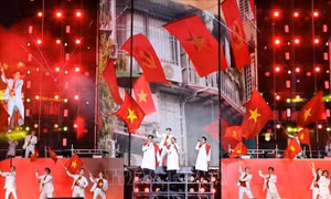 Trên 10.000 khán giả hòa nhịp trong đêm hội âm nhạc ‘Tự hào Việt Nam’ 