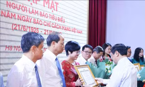 Gặp mặt Người làm báo tiêu biểu nhân Kỷ niệm 100 năm Ngày Báo chí Cách mạng Việt Nam