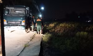 Thanh Hóa: Mương dẫn nước bốc cháy do sự cố tràn dầu của doanh nghiệp 