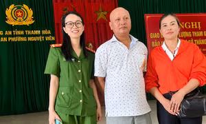 Người dân trao trả 500 triệu đồng cho người chuyển khoản nhầm