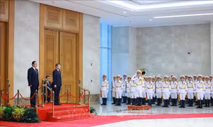 Thủ tướng Lê Minh Hưng chủ trì lễ đón chính thức Thủ tướng Lào Sonexay Siphandone