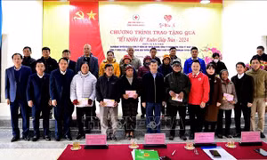 Tết Nhân ái đến với người nghèo tại Long An, Tuyên Quang, Đà Nẵng, Phú Thọ