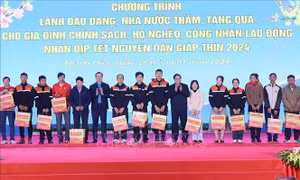 Thủ tướng: Không để ai không có Tết; không để ai bị bỏ lại phía sau