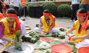 Sôi nổi Hội thi gói, nấu bánh chưng và giã bánh giầy dịp Giỗ Tổ Hùng Vương