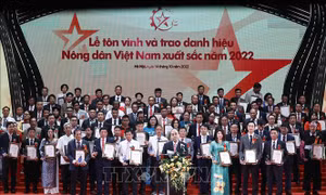 Chủ tịch nước dự lễ tôn vinh 100 Nông dân Việt Nam xuất sắc năm 2022