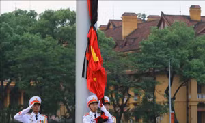 Lễ treo cờ rủ Quốc tang Tổng Bí thư Nguyễn Phú Trọng tại quảng trường Ba Đình