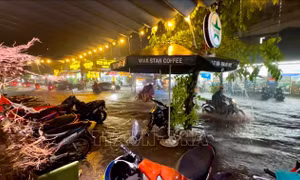 TP Hồ Chí Minh: Ngập nặng nhiều tuyến đường sau cơn mưa như trút nước
