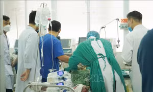 Vụ đốt phòng trọ ở Đồng Nai: Chuyển các nạn nhân bỏng nặng lên TP Hồ Chí Minh điều trị