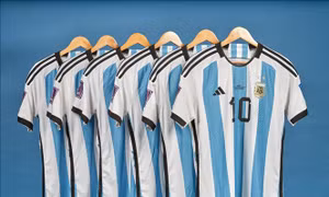 Áo đấu của Messi tại World Cup 2022 được bán với giá 7,8 triệu USD
