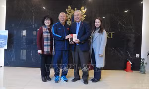 Đại sứ Việt Nam tại Hàn Quốc thăm hỏi động viên đội tuyển U23