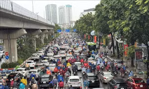 Hà Nội: Mưa lớn gây ngập úng một số khu vực, nhiều tuyến đường ùn tắc