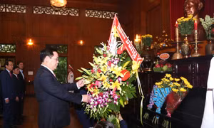 Phó Thủ tướng Vương Đình Huệ dâng hương tại Khu Di tích Kim Liên
