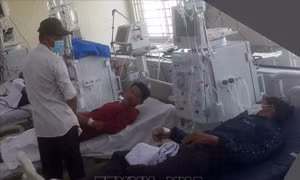 Kiên Giang: 5 người nhập viện do ngộ độc rượu 