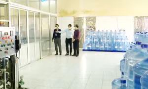 Ngăn ngừa nguy cơ ngộ độc từ nước đóng chai, đóng bình, đá viên không đảm bảo