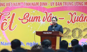 Thủ tướng dự Chương trình 'Tết Sum vầy - Xuân gắn kết' tại Nam Định