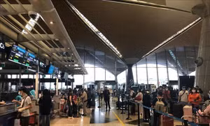 Đưa 270 công dân Việt Nam từ Malaysia về nước an toàn