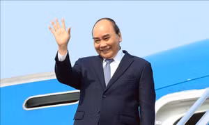 Chủ tịch nước Nguyễn Xuân Phúc lên đường thăm cấp Nhà nước tới Indonesia