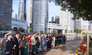 Ấm áp tấm lòng của những người con xa xứ tại Singapore hướng về Bác