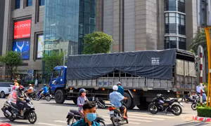 Va chạm với xe tải, cô gái trẻ tử vong thương tâm