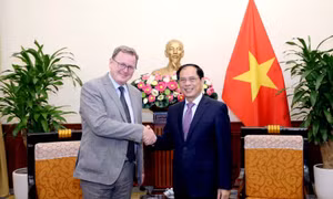 Bộ trưởng Ngoại giao Bùi Thanh Sơn tiếp Thủ hiến bang Thüringen, Đức