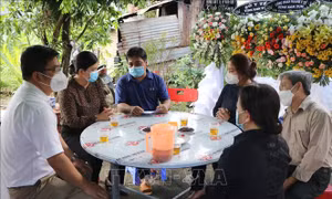 Kon Tum: Thăm hỏi, hỗ trợ gia đình bác sỹ tử vong do tai nạn giao thông