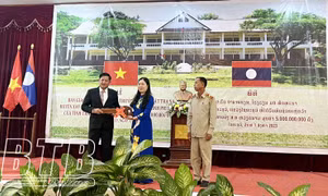 Thêm một trường học được Việt Nam bàn giao cho Lào