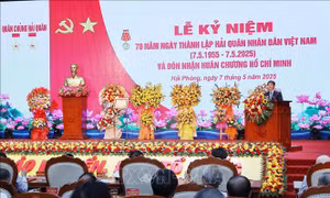 Chủ tịch nước: Hải quân cần phát huy truyền thống làm chủ vùng biển, quyết chiến, quyết thắng