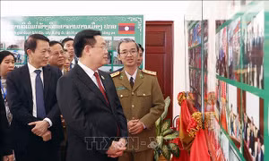 Chủ tịch Quốc hội Vương Đình Huệ thăm Học viện Chính trị Công an Lào