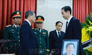 Thủ tướng Lê Minh Hưng viếng nguyên Thủ tướng Quốc vụ viện Trung Quốc Chu Dung Cơ